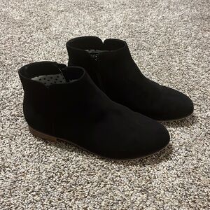 Cat & Jack boots. Very good condition. Size 5